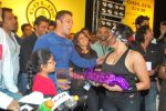 Salman Khan at Gold_s Gym -Mega Spinnathon 2009 in Banstand, Bandra on 1st Dec 2009 (15).JPG